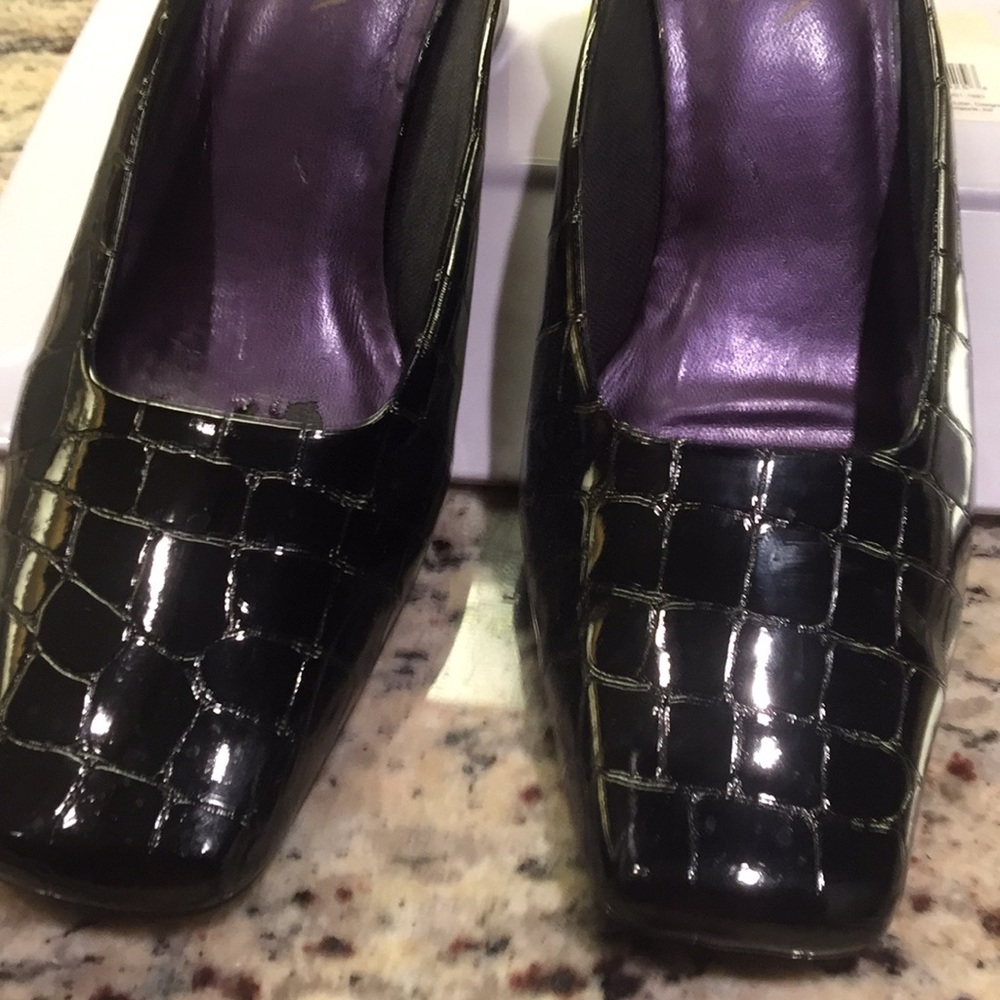 LIFESTRIDE PATENT MULES
